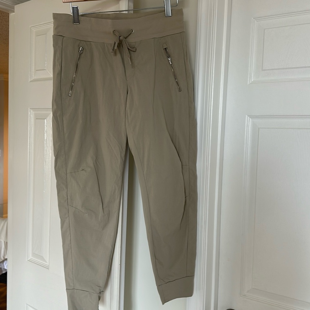 Athleta North Trekkie jogger size 8